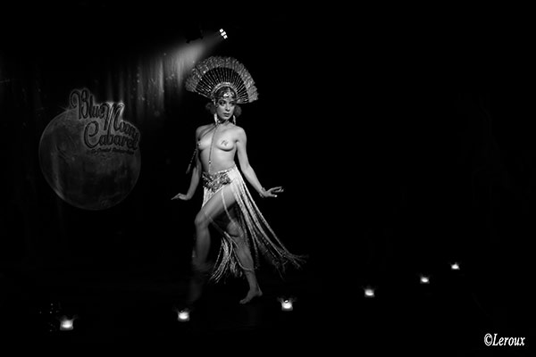 Impression of Yazz Dancer at the 14th edition of the Blue Moon Cabaret at the Blue Collar Hotel in Eindhoven - the Decadent Burlesque Soirée is produced by Boudoir Noir Production