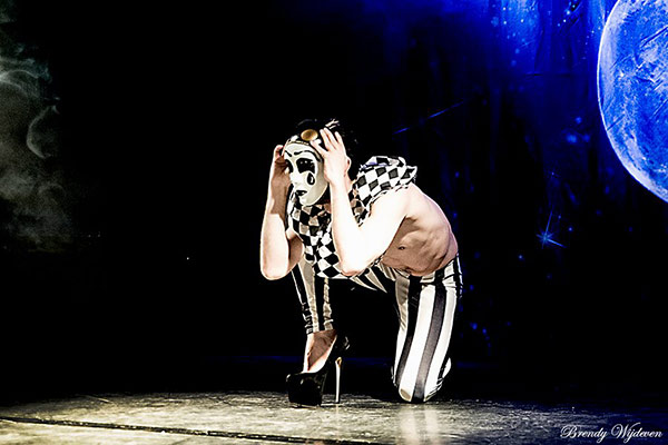 Impression of John Celestus at the 14th edition of the Blue Moon Cabaret at the Blue Collar Hotel in Eindhoven - the Decadent Burlesque Soirée is produced by Boudoir Noir Production