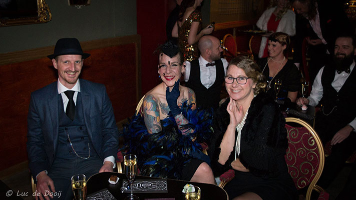 Welcome to Blue Moon Cabaret - The Decadent Burlesque Soiree