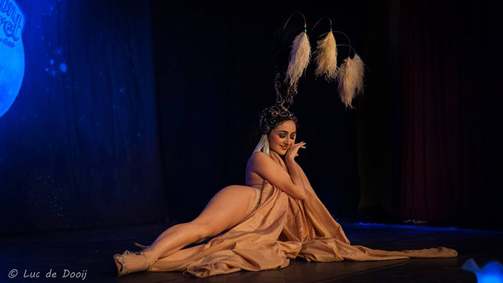 Welcome to Blue Moon Cabaret - The Decadent Burlesque Soiree