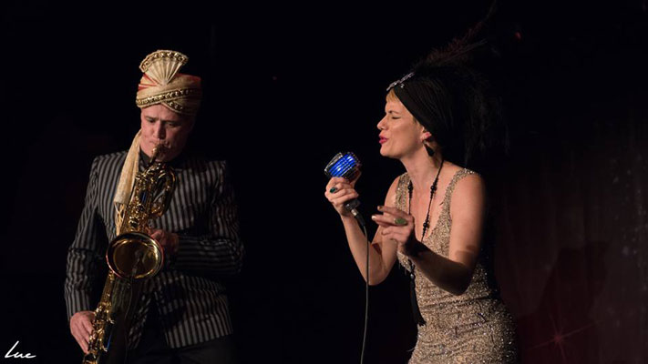 The Blue Moon Cabaret in eindhoven / the decadent burlesque soiree with live music