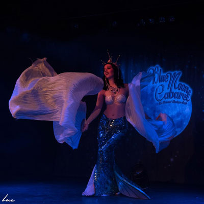 Fraulein frauke at The Blue Moon Cabaret in eindhoven / the decadent burlesque soiree