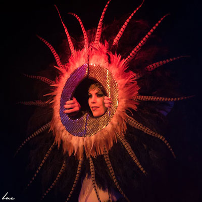 Xarah von den Vielenregen at The Blue Moon Cabaret in eindhoven / the decadent burlesque soiree
