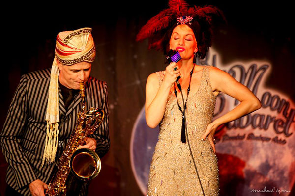 The Blue Moon Cabaret in eindhoven / the decadent burlesque soiree