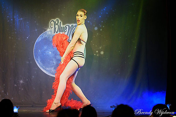 Boudoir Noir presents The Blue Moon Cabaret in Eindhoven - the decadent burlesque soiree 