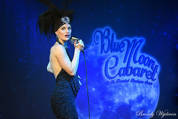 Boudoir Noir presents The Blue Moon Cabaret in Eindhoven - the decadent burlesque soiree 