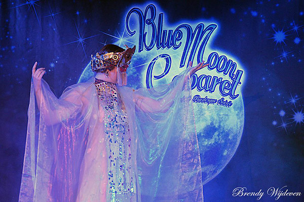 Boudoir Noir presents The Blue Moon Cabaret in Eindhoven - the decadent burlesque soiree 