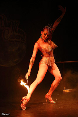 Boudoir Noir presents The Blue Moon Cabaret in Eindhoven - the decadent burlesque soiree 