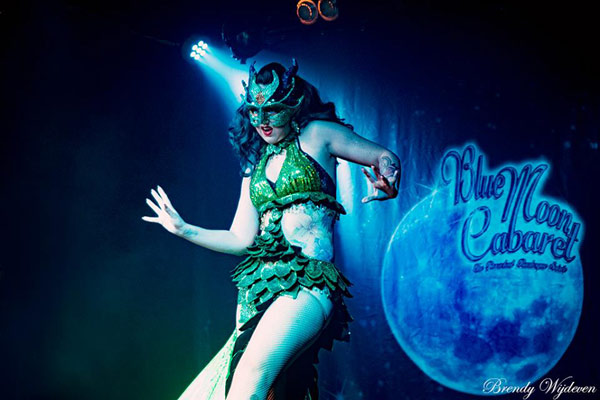 boudoir noir presents the blue moon cabaret in eindhoven - the decadent burlesque soiree