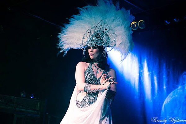 boudoir noir presents the blue moon cabaret in eindhoven - the decadent burlesque soiree