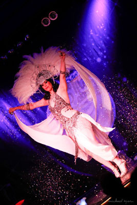 boudoir noir presents the blue moon cabaret in eindhoven - the decadent burlesque soiree