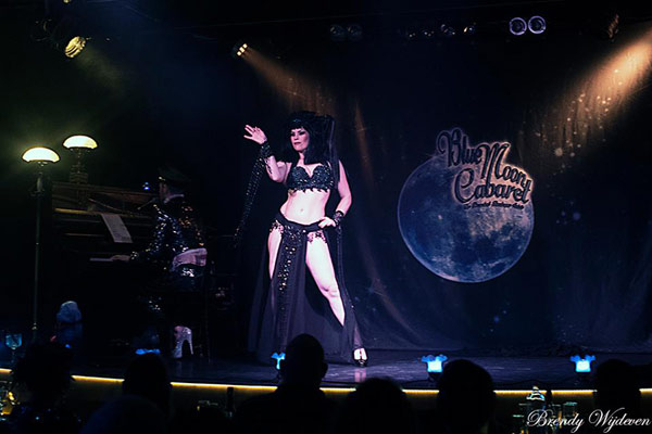 boudoir noir presents the blue moon cabaret in eindhoven - the decadent burlesque soiree