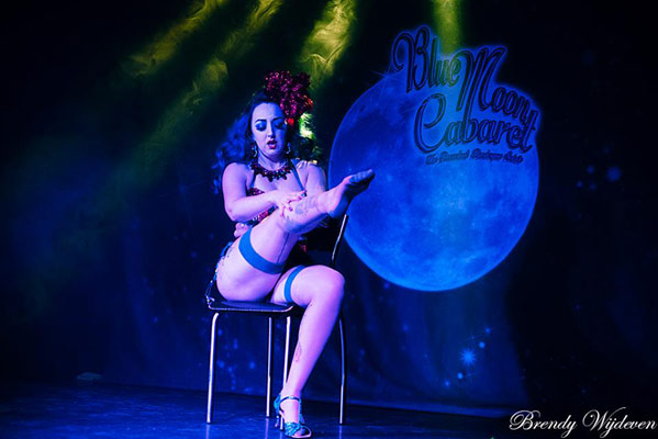 boudoir noir presents the blue moon cabaret in eindhoven - the decadent burlesque soiree